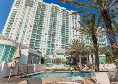 Peninsula II Aventura - Luxury Condominium